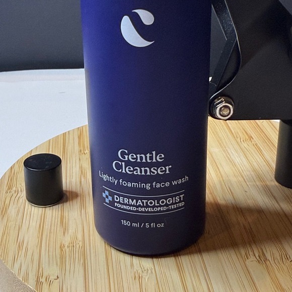 Curology • Gentle Cleanser • Lightly Foaming Face Wash 5oz Fragrance Free NWOB - Picture 2 of 4
